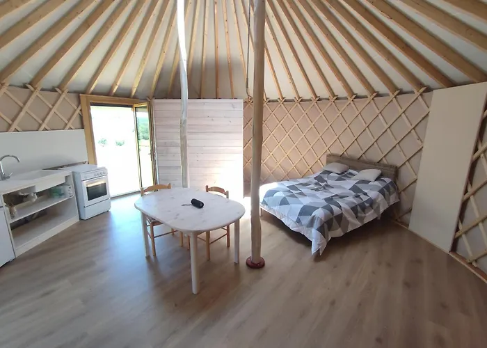 Chaleureuse Yourte A La Campagne Glamping *